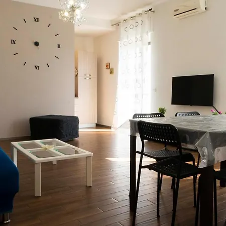 70125 Holiday Бари