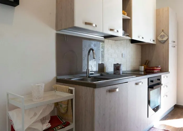 70125 Holiday * Bari